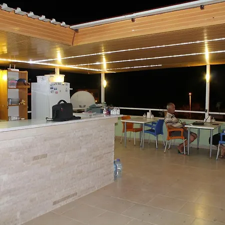 מלון דירות Zeus Apart