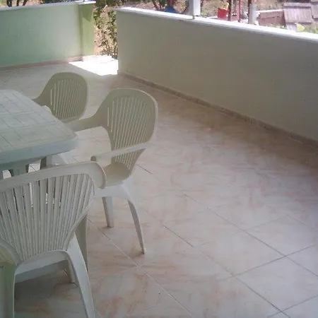 Zeus Apart מלון דירות Guzelcamlı