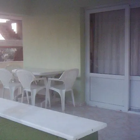 מלון דירות Zeus Apart *