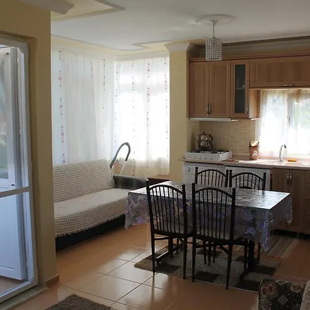 Zeus Apart מלון דירות Guzelcamlı